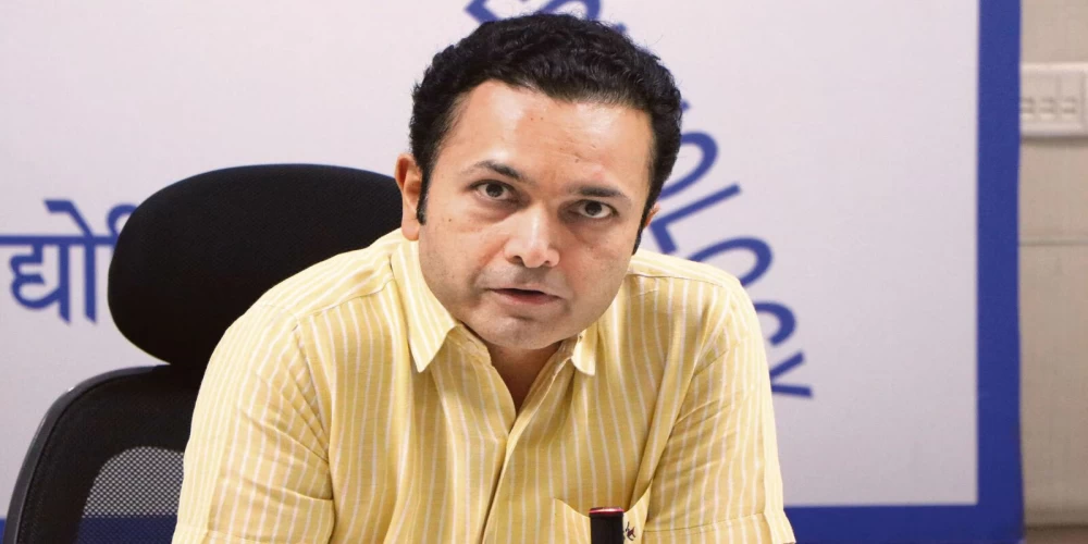 Akash Tripathi takes charge as MD of Solar Energy Corporation of India